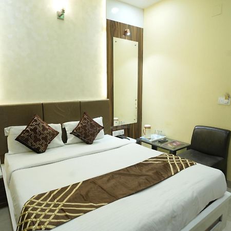 Hotel Rajkamal Near Varanasi Railway Station Exterior foto