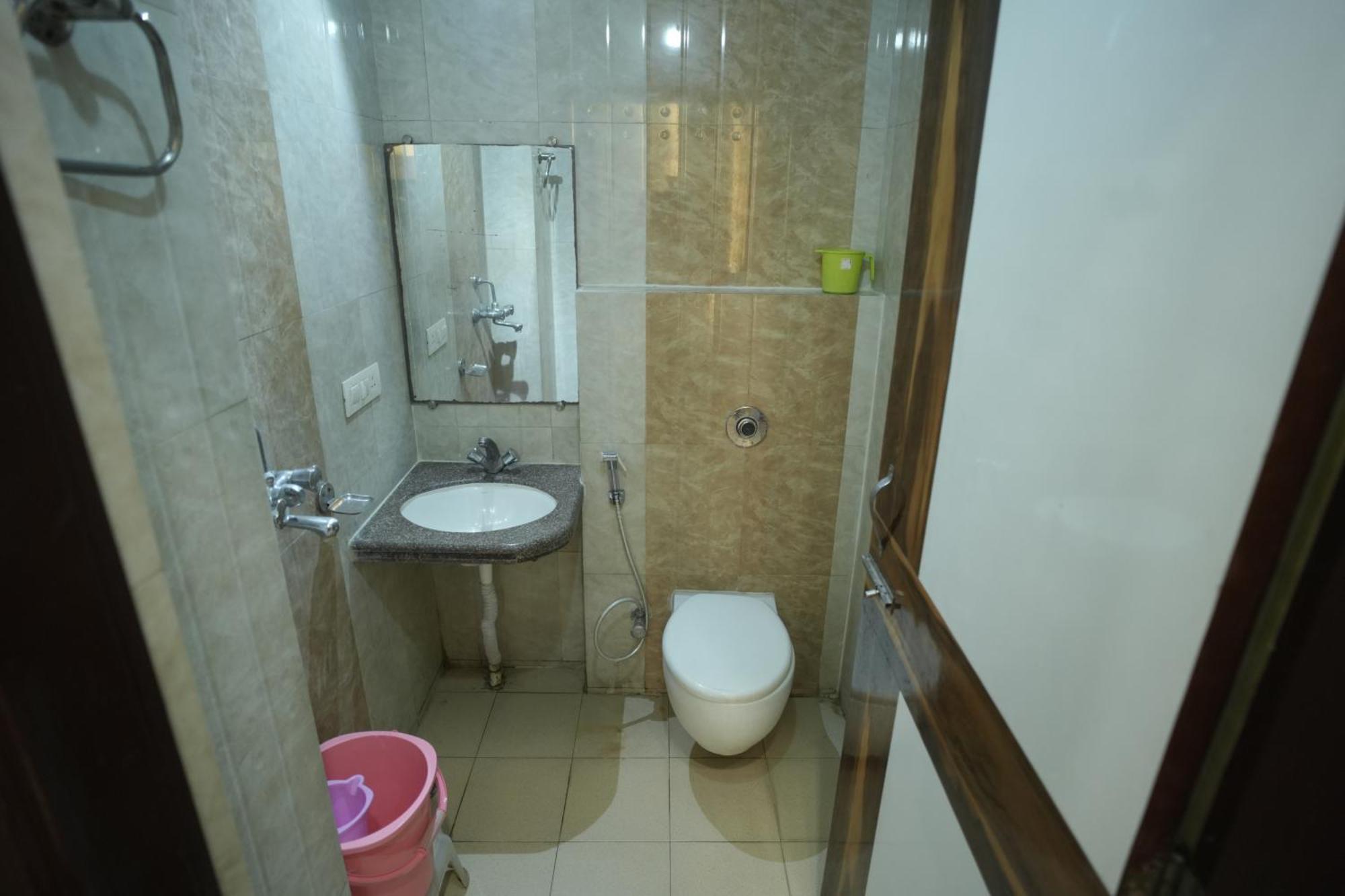 Hotel Rajkamal Near Varanasi Railway Station Exterior foto