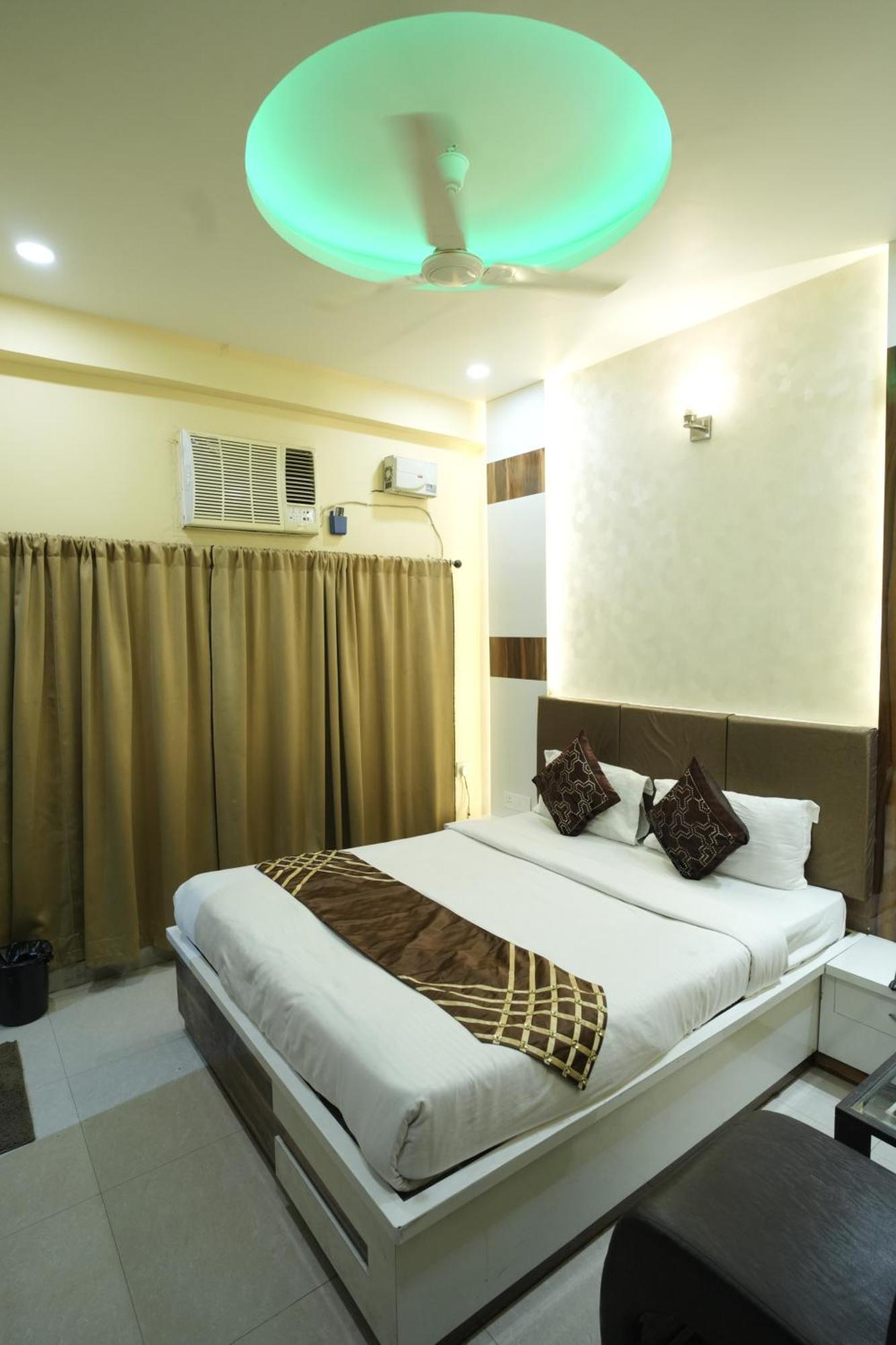 Hotel Rajkamal Near Varanasi Railway Station Exterior foto