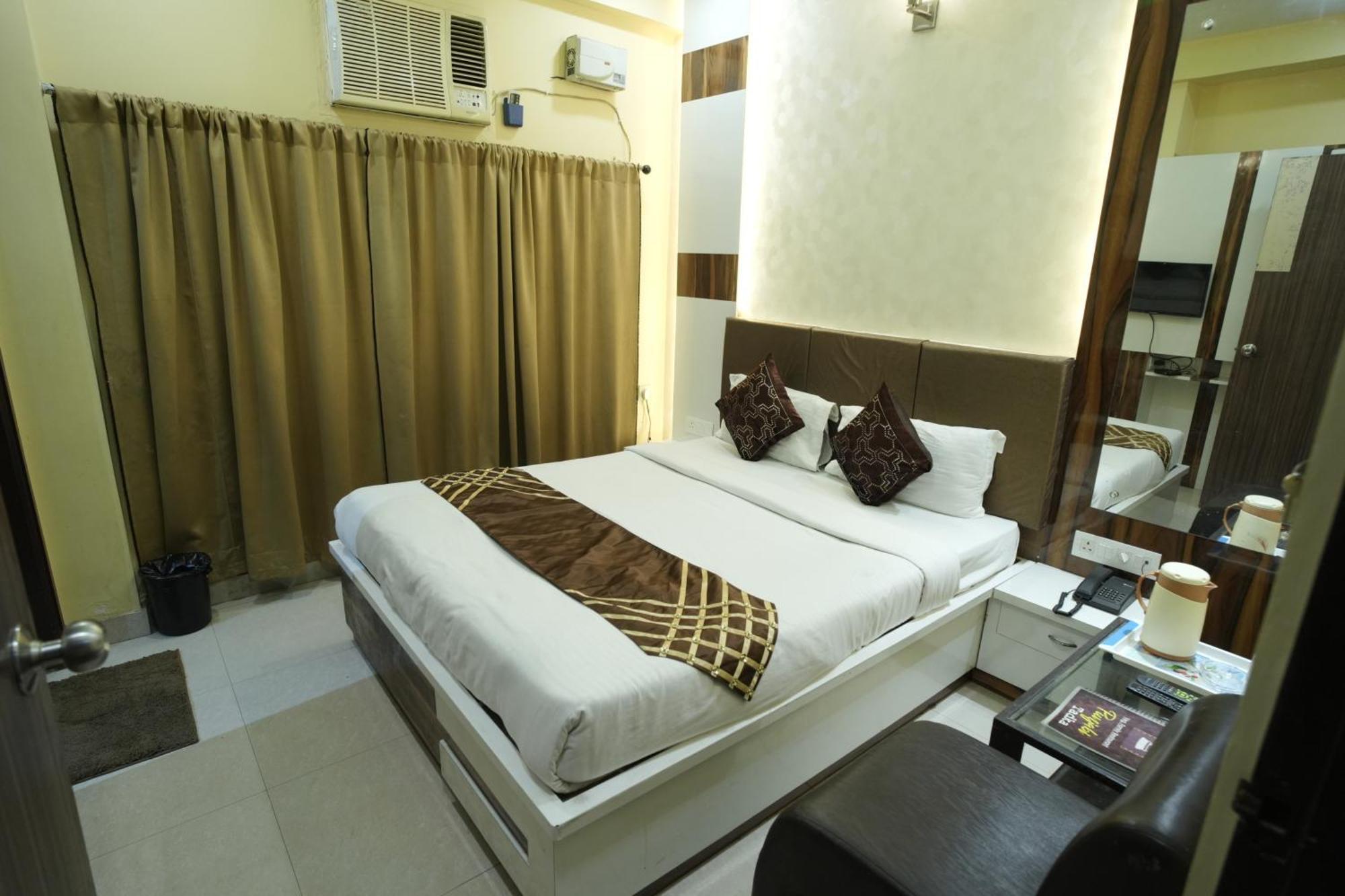 Hotel Rajkamal Near Varanasi Railway Station Exterior foto