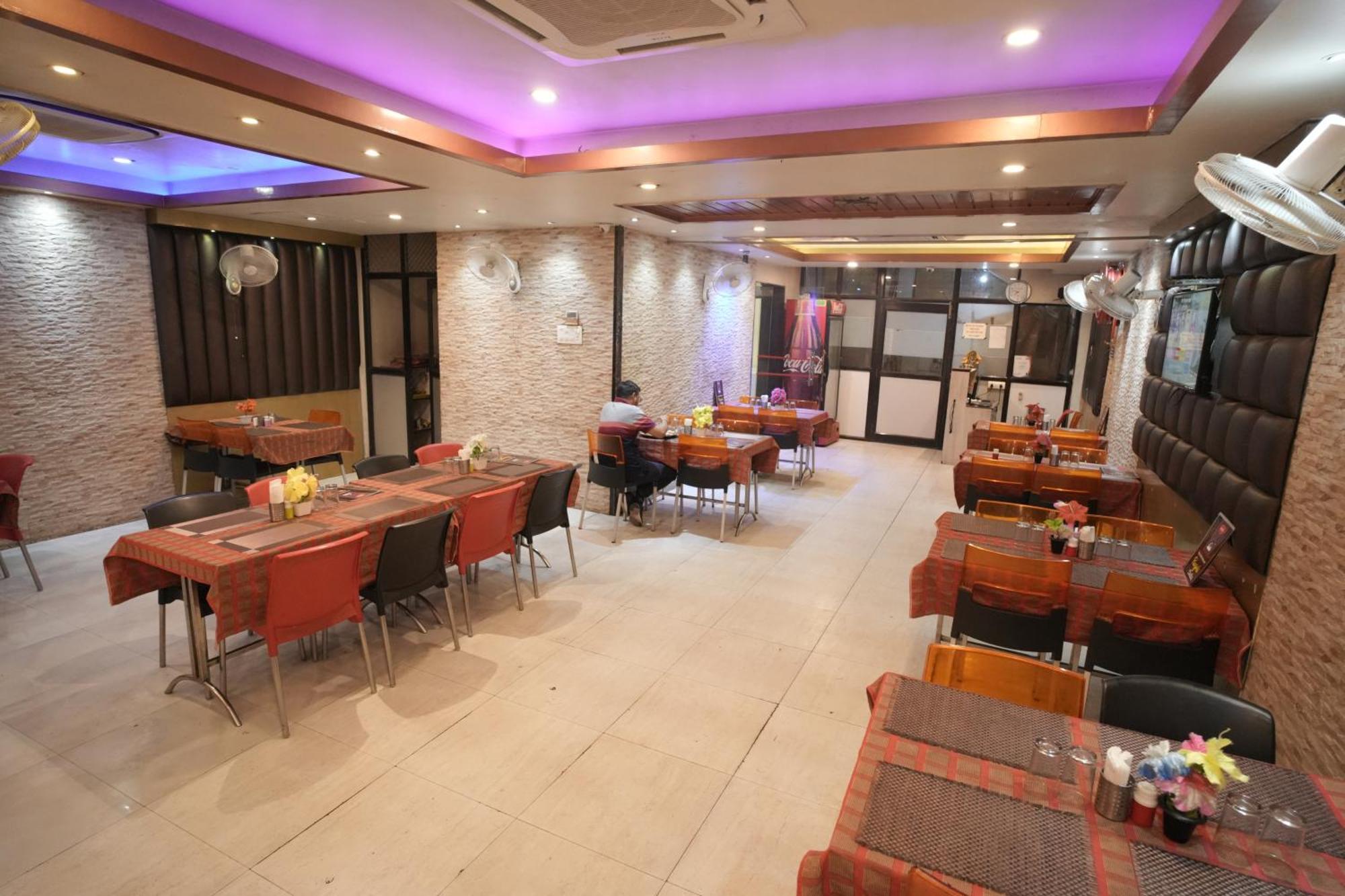 Hotel Rajkamal Near Varanasi Railway Station Exterior foto