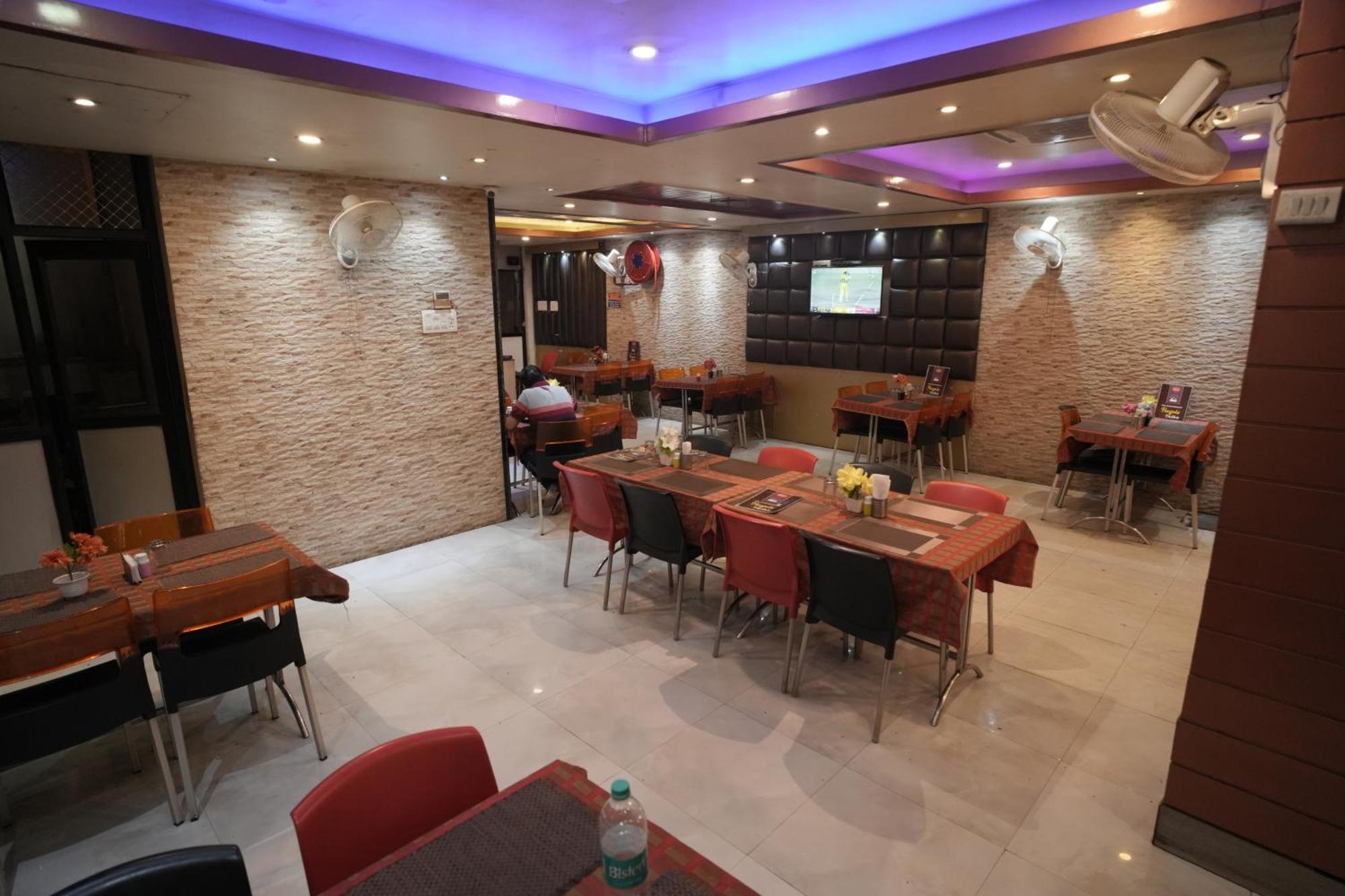 Hotel Rajkamal Near Varanasi Railway Station Exterior foto