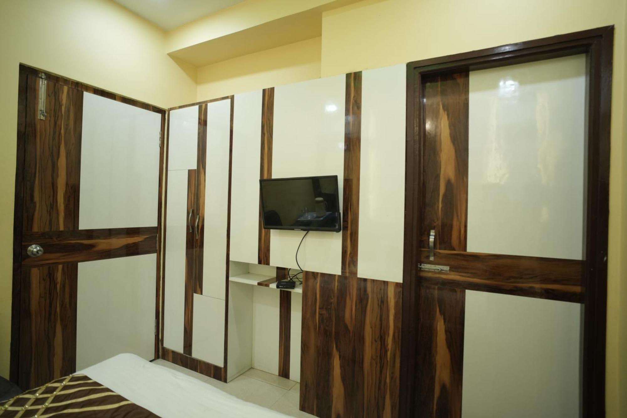 Hotel Rajkamal Near Varanasi Railway Station Exterior foto