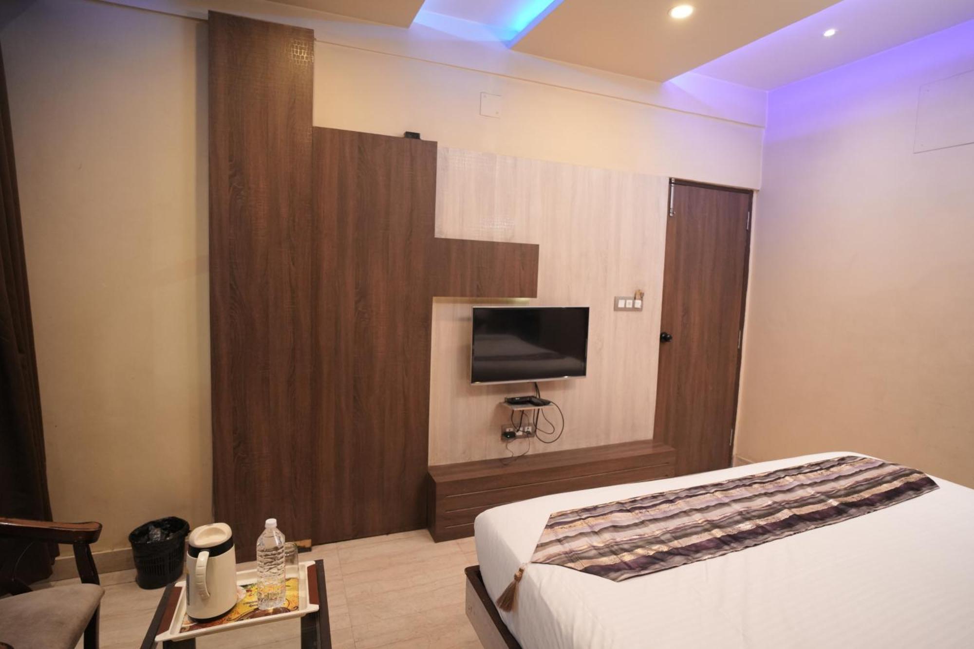 Hotel Rajkamal Near Varanasi Railway Station Exterior foto