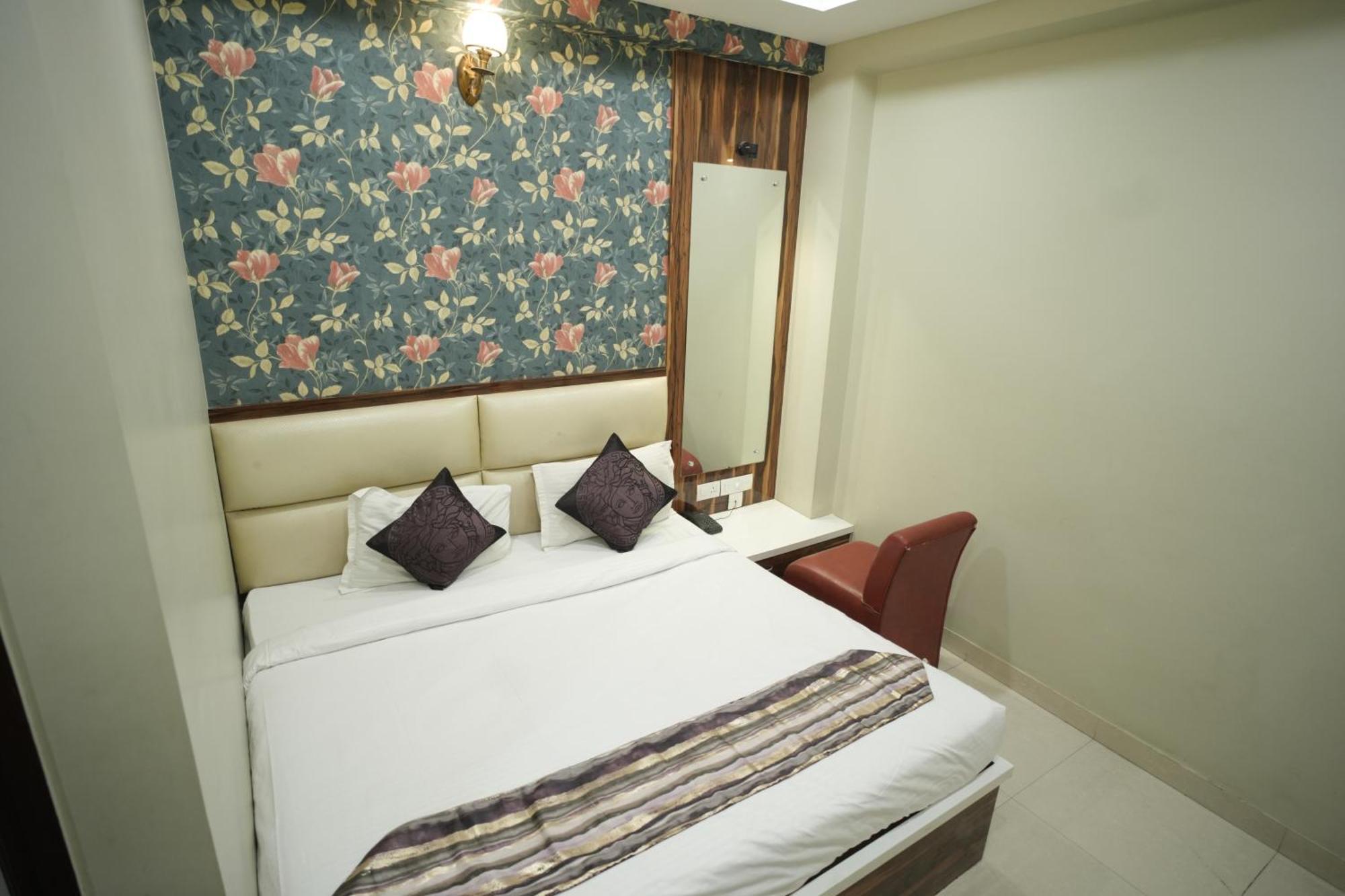 Hotel Rajkamal Near Varanasi Railway Station Exterior foto