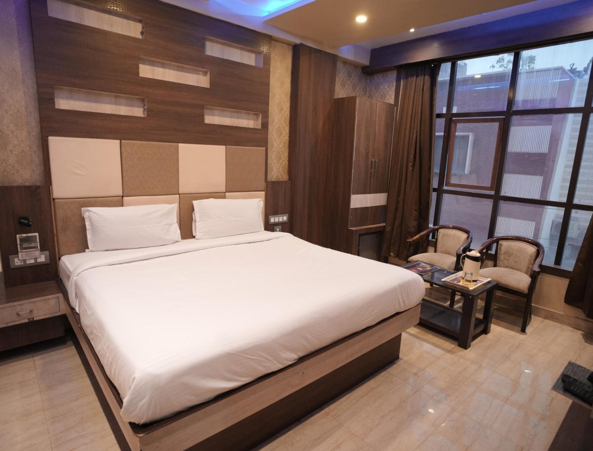 Hotel Rajkamal Near Varanasi Railway Station Exterior foto
